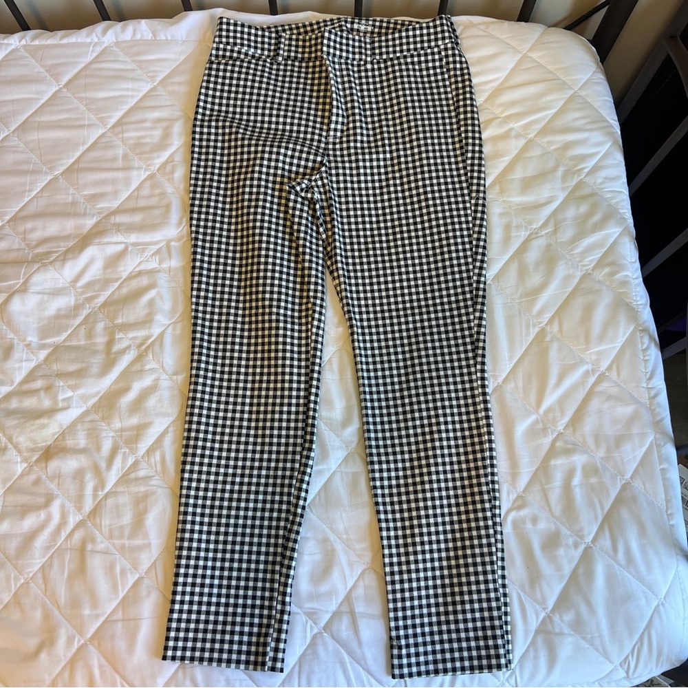 Old Navy Women's Black and White Checkered Trousers